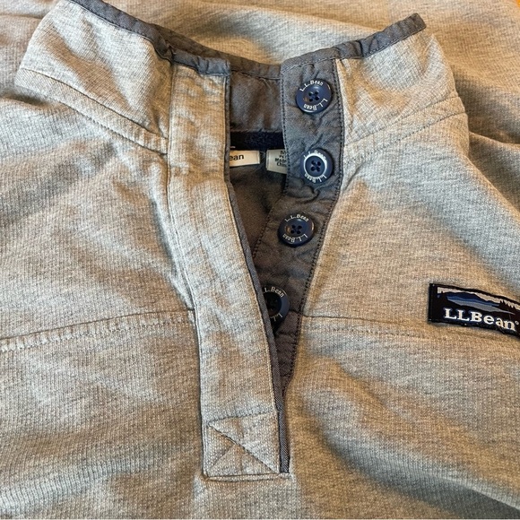 L.L. Bean women’s 4 button 1/4 front sweatshirt size medium gray with blue trim - Picture 4 of 6